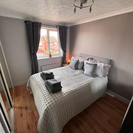 Contractors Or Family House - M1 Nottingham - Ikea Retail Park - Catkin Drive - 2 Bed Home With Driveway, Private Garden, Sleeps 4 - Tv'S In All Rooms Giltbrook ภายนอก รูปภาพ