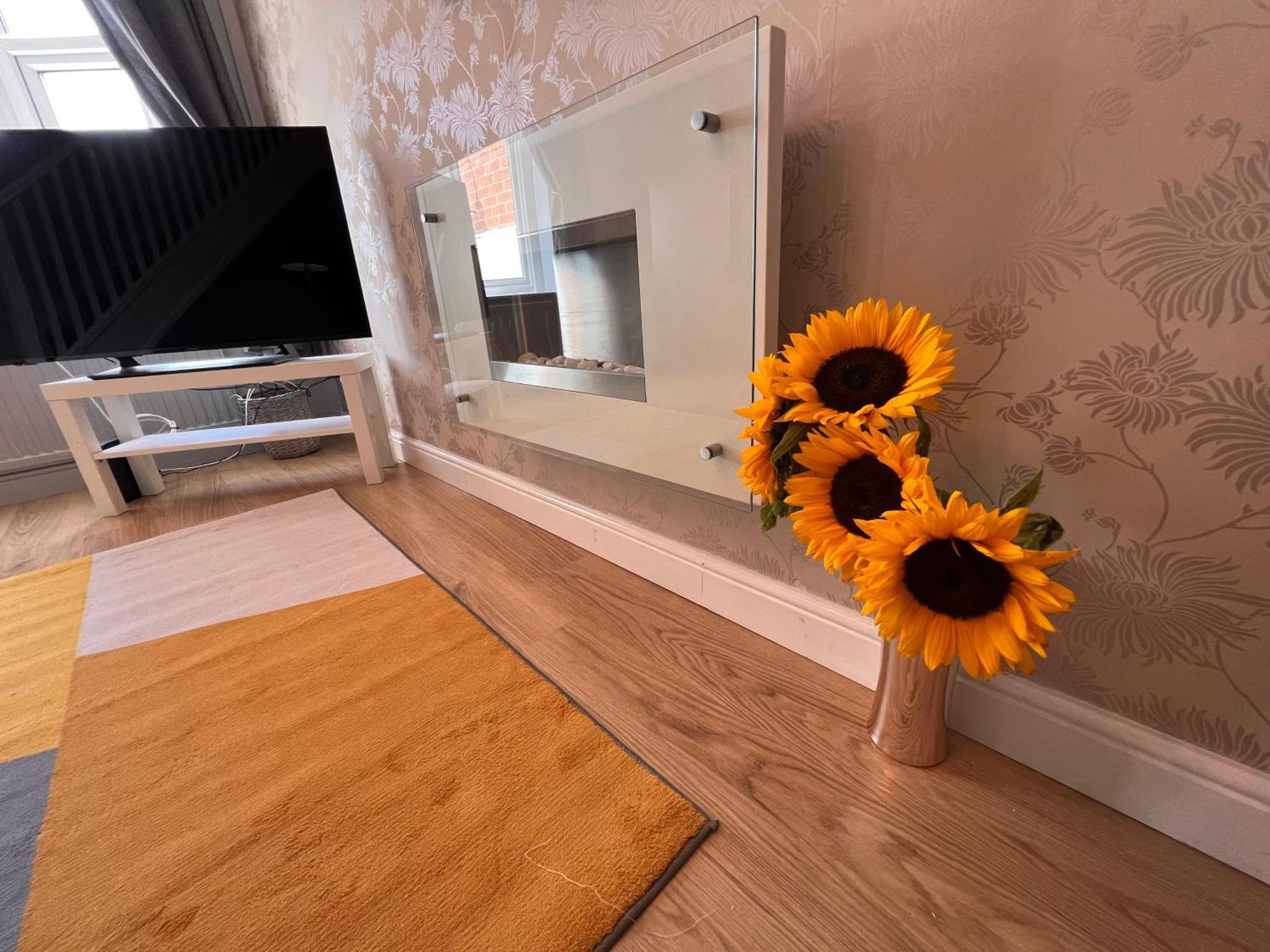 Contractors Or Family House - M1 Nottingham - Ikea Retail Park - Catkin Drive - 2 Bed Home With Driveway, Private Garden, Sleeps 4 - Tv'S In All Rooms Giltbrook ภายนอก รูปภาพ
