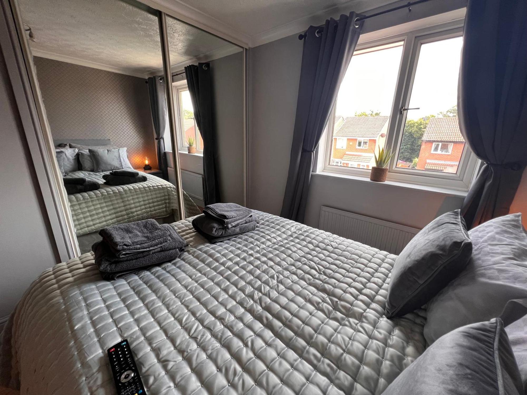 Contractors Or Family House - M1 Nottingham - Ikea Retail Park - Catkin Drive - 2 Bed Home With Driveway, Private Garden, Sleeps 4 - Tv'S In All Rooms Giltbrook ภายนอก รูปภาพ