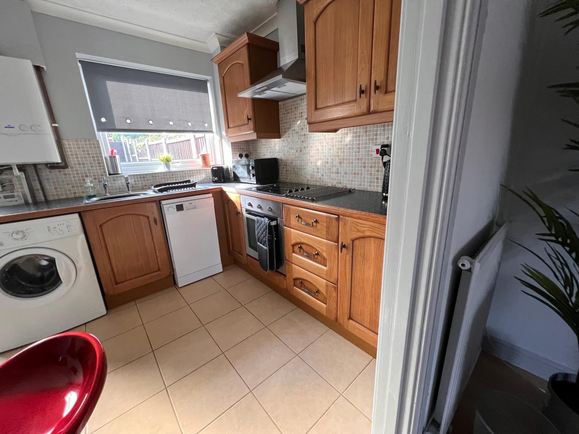 Contractors Or Family House - M1 Nottingham - Ikea Retail Park - Catkin Drive - 2 Bed Home With Driveway, Private Garden, Sleeps 4 - Tv'S In All Rooms Giltbrook ภายนอก รูปภาพ